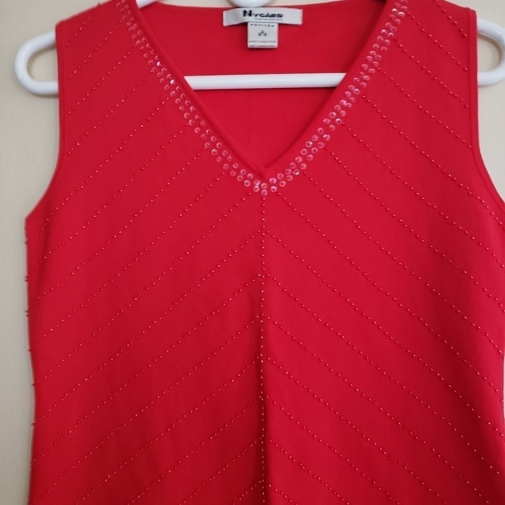 WOMEN'S sleeveless top